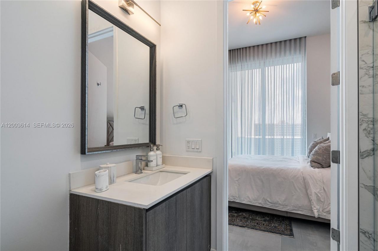 17550 Collins Ave , Unit PH1, Sunny Isles Beach, FL 33160 Photo
