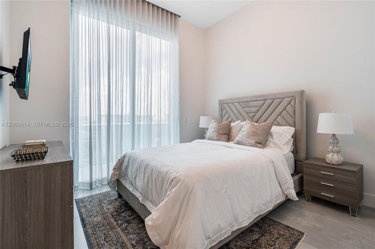 17550 Collins Ave , Unit PH1, Sunny Isles Beach, FL 33160 Photo