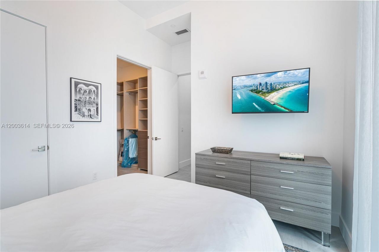 17550 Collins Ave , Unit PH1, Sunny Isles Beach, FL 33160 Photo