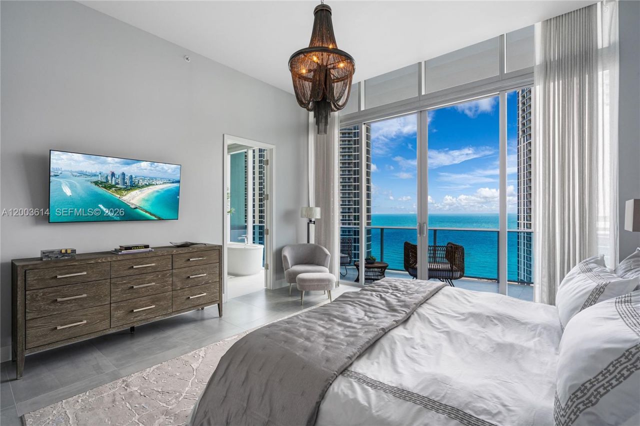 17550 Collins Ave , Unit PH1, Sunny Isles Beach, FL 33160 Photo