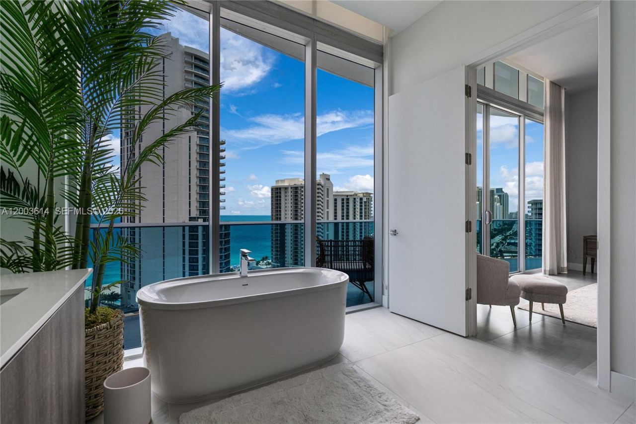17550 Collins Ave , Unit PH1, Sunny Isles Beach, FL 33160 Photo