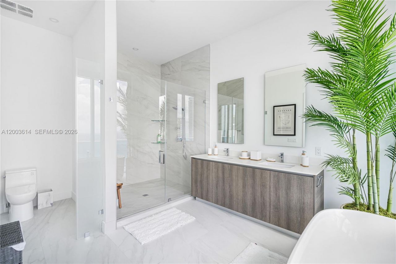 17550 Collins Ave , Unit PH1, Sunny Isles Beach, FL 33160 Photo