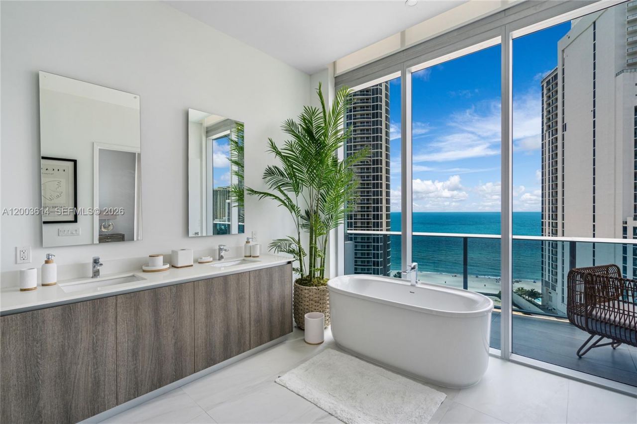 17550 Collins Ave , Unit PH1, Sunny Isles Beach, FL 33160 Photo
