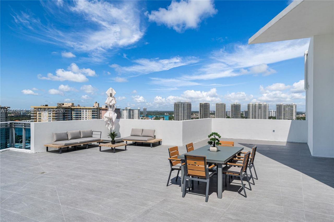 17550 Collins Ave , Unit PH1, Sunny Isles Beach, FL 33160 Photo