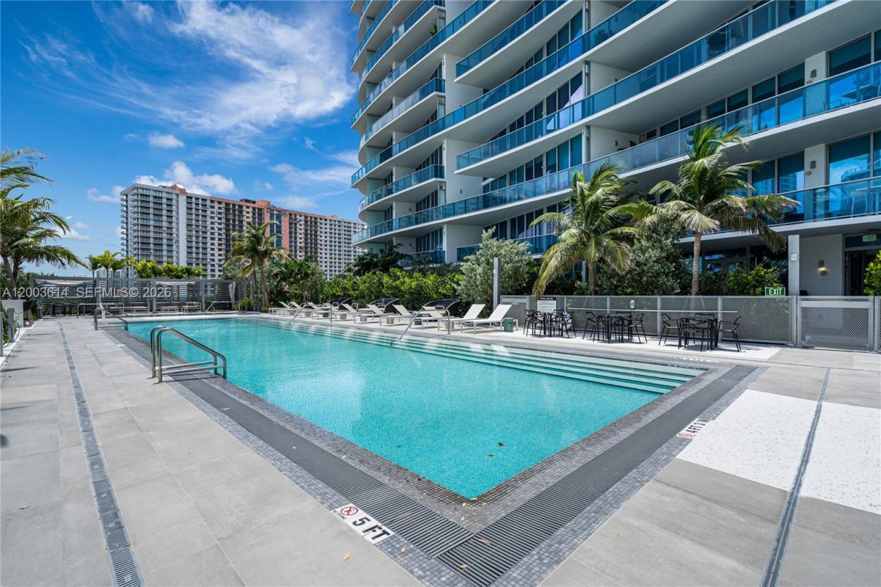 17550 Collins Ave , Unit PH1, Sunny Isles Beach, FL 33160 Photo