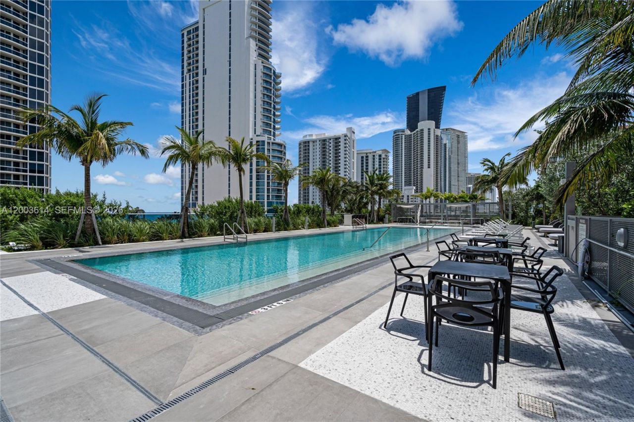 17550 Collins Ave , Unit PH1, Sunny Isles Beach, FL 33160 Photo