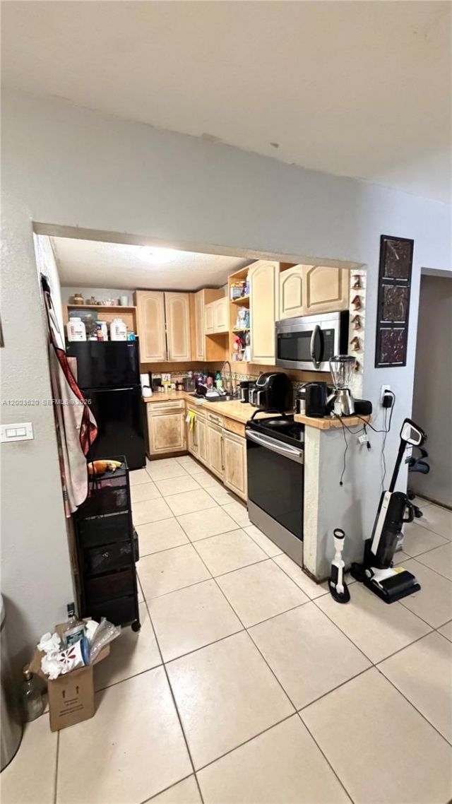 839 W 77th St , Hialeah, FL 33014 Photo