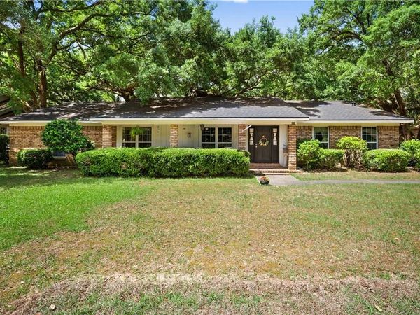 600 Highland Woods Drive E, Mobile, AL 36608