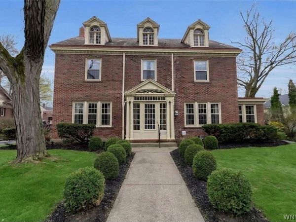 915 James Avenue , Niagara Falls, NY 14305