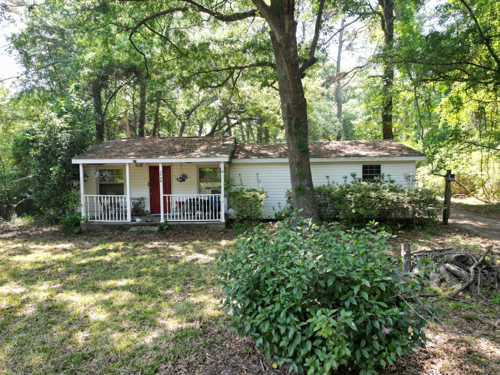 1738 Dogwood Road Photo 2