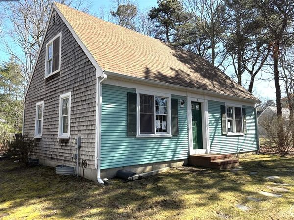 18 Anthony Dr, Barnstable, MA 02601