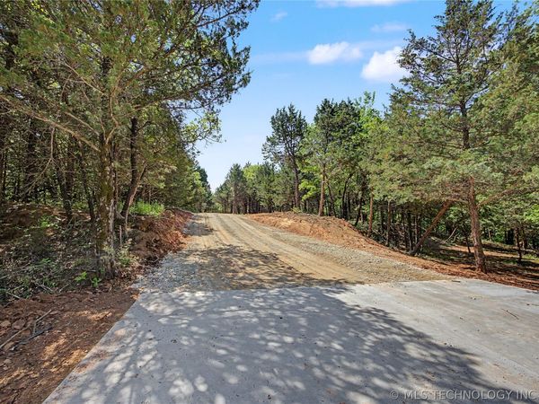 1 N Lakeview Drive , Guthrie, OK 73044