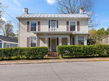 15 HOUSTON St , Lexington, VA 24450