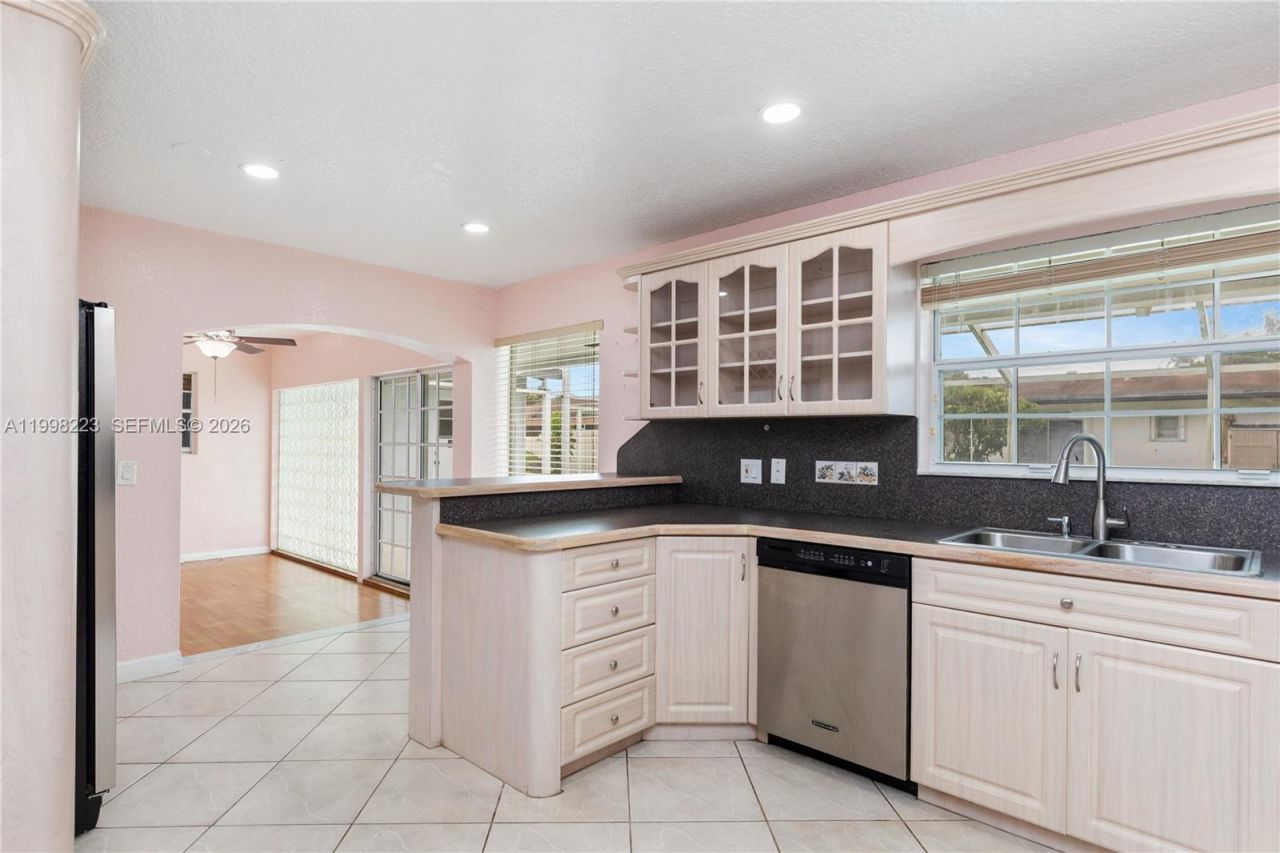 8970 Johnson St , Pembroke Pines, FL 33024 Photo