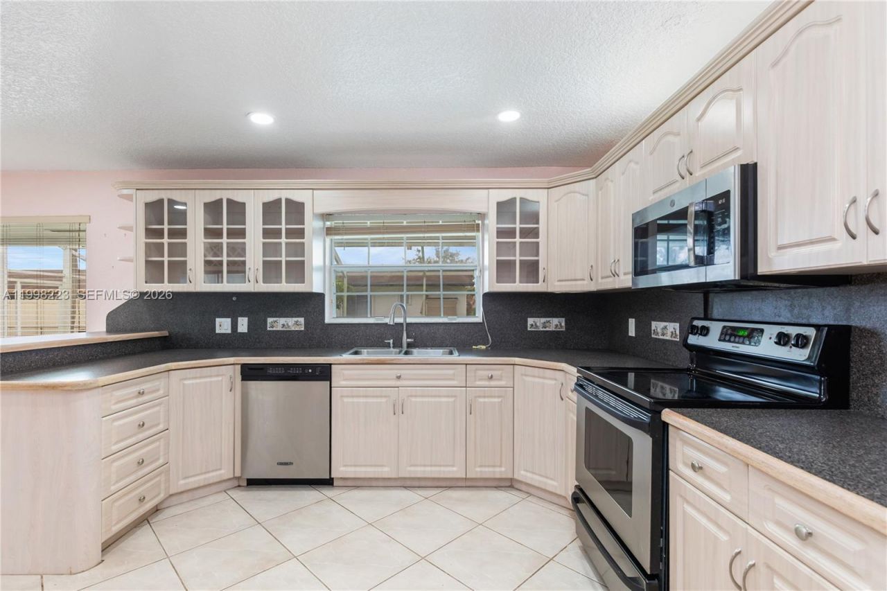 8970 Johnson St , Pembroke Pines, FL 33024 Photo