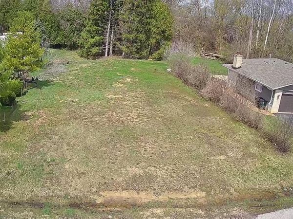 1200 W Glen River Rd, Glendale, WI 53217