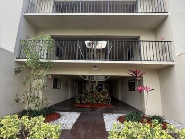 5220 Las Verdes Circle, Unit 108, Delray Beach, FL 33484