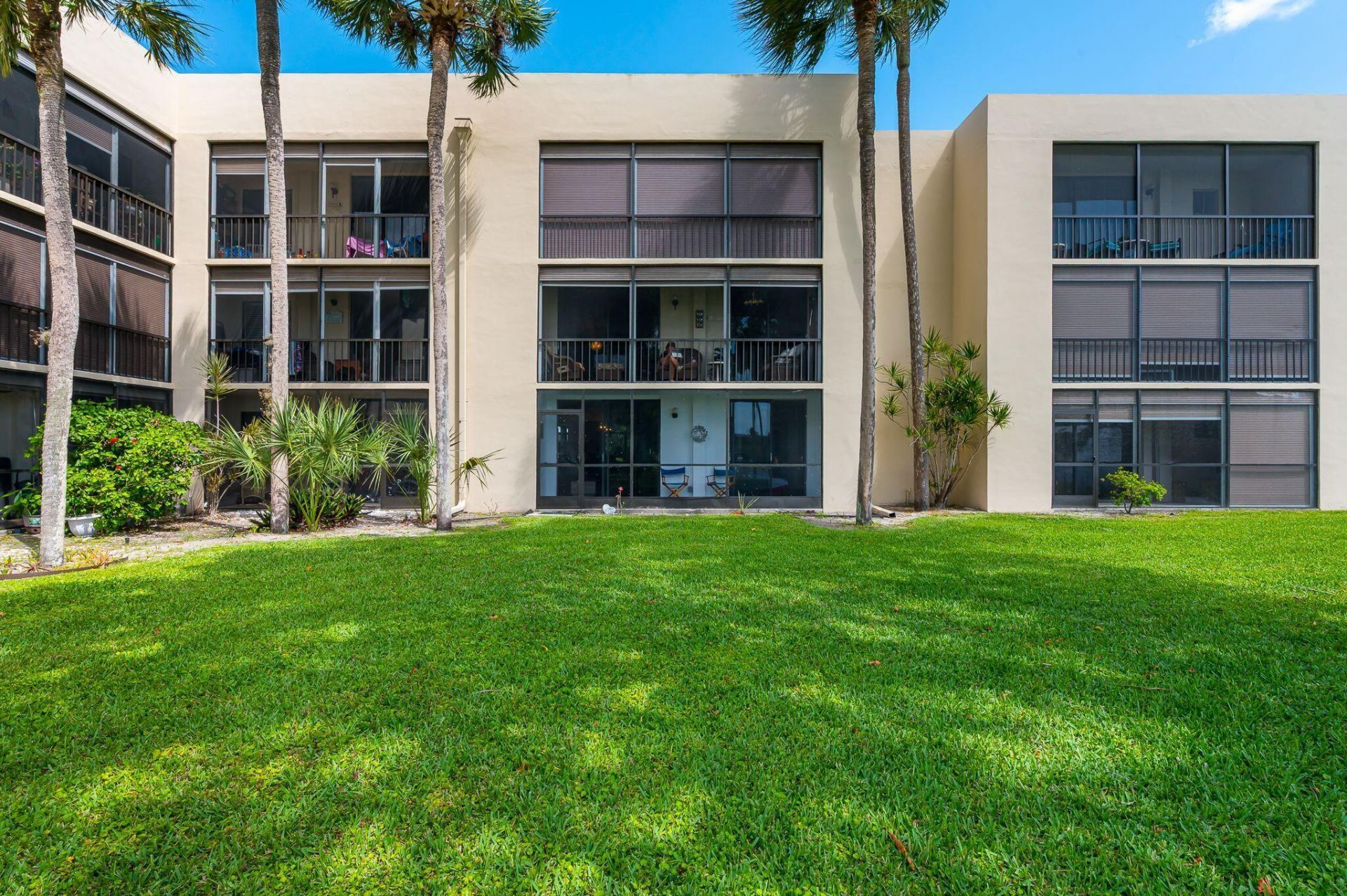 5220 Las Verdes Circle, Unit 108, Delray Beach, FL 33484 Photo