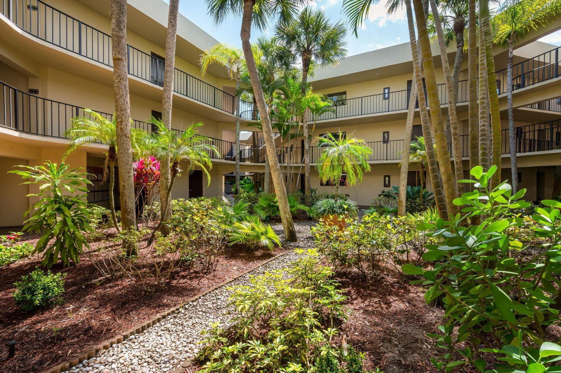 5220 Las Verdes Circle, Unit 108, Delray Beach, FL 33484 Photo