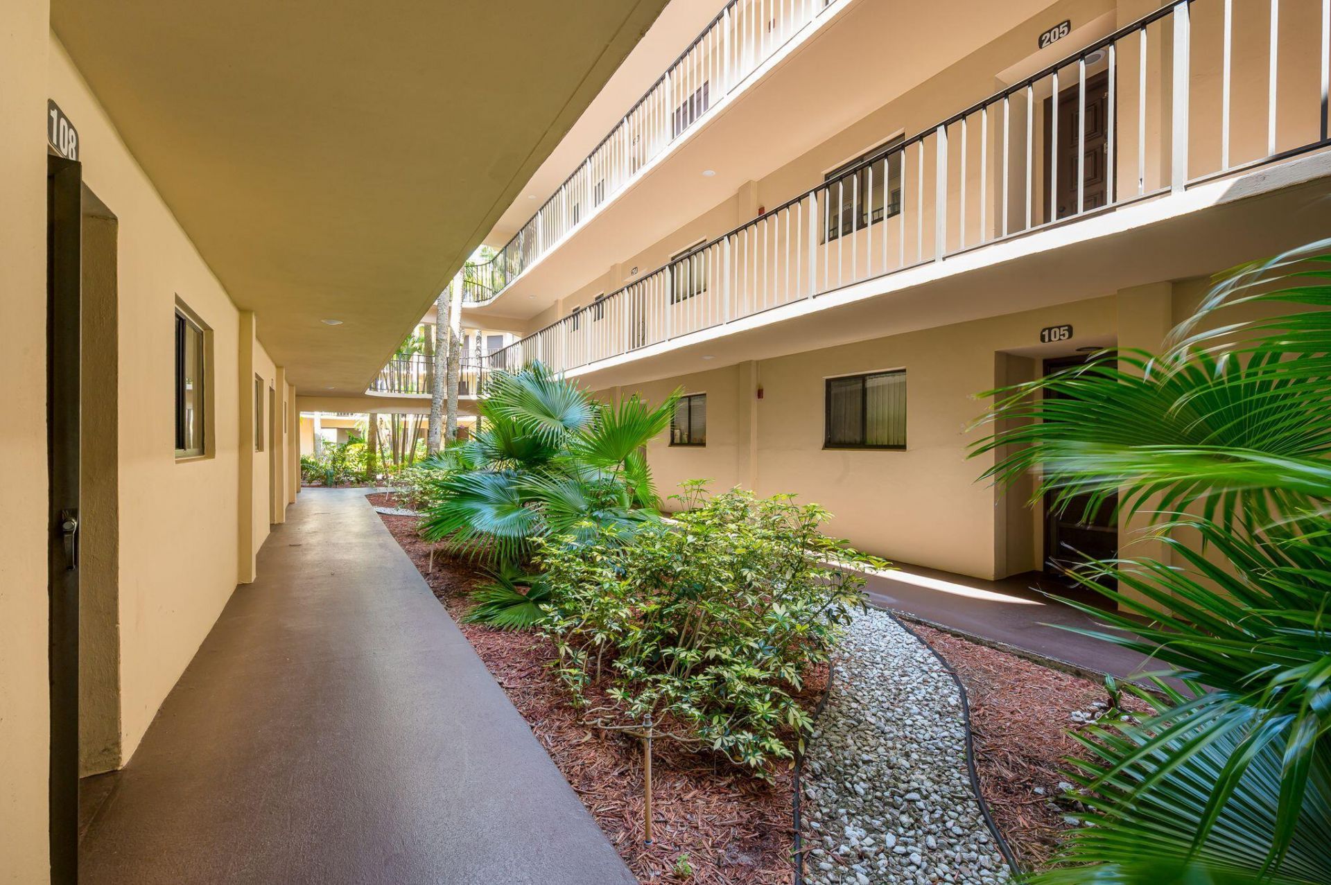 5220 Las Verdes Circle, Unit 108, Delray Beach, FL 33484 Photo