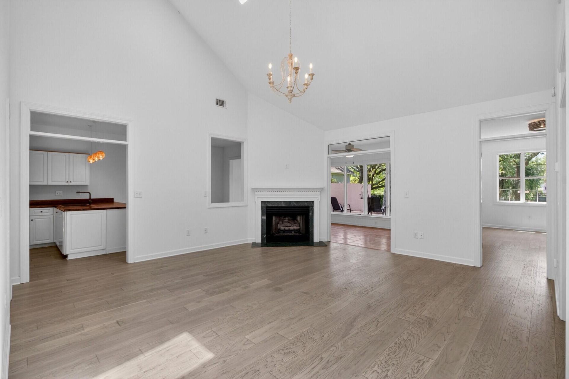 691 Blue Heron Run Photo 10