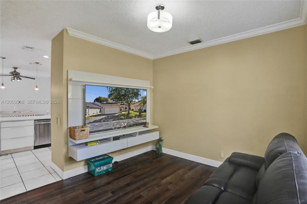 636 Sand Creek Cir , Weston, FL 33327 Photo