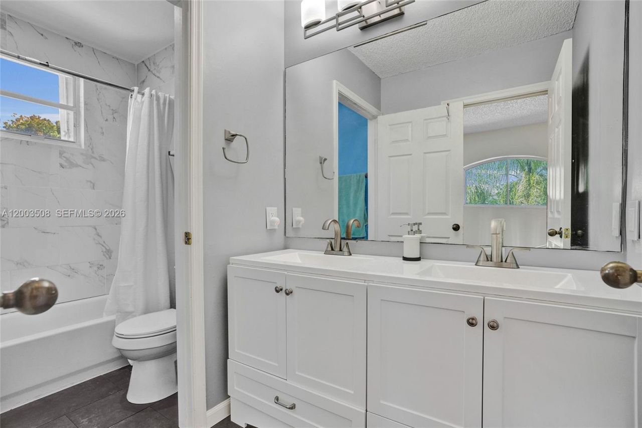 636 Sand Creek Cir , Weston, FL 33327 Photo