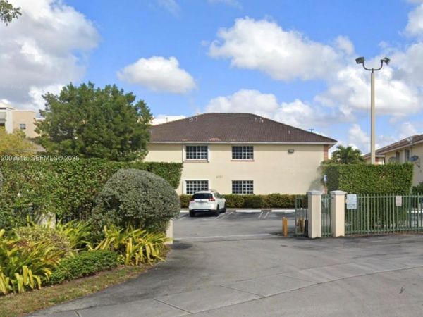 6763 NW 182nd St , Unit 102, Hialeah, FL 33015