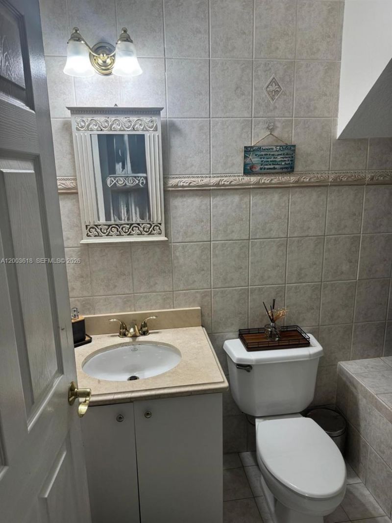 6763 NW 182nd St, Unit 102, Hialeah, FL 33015 Photo