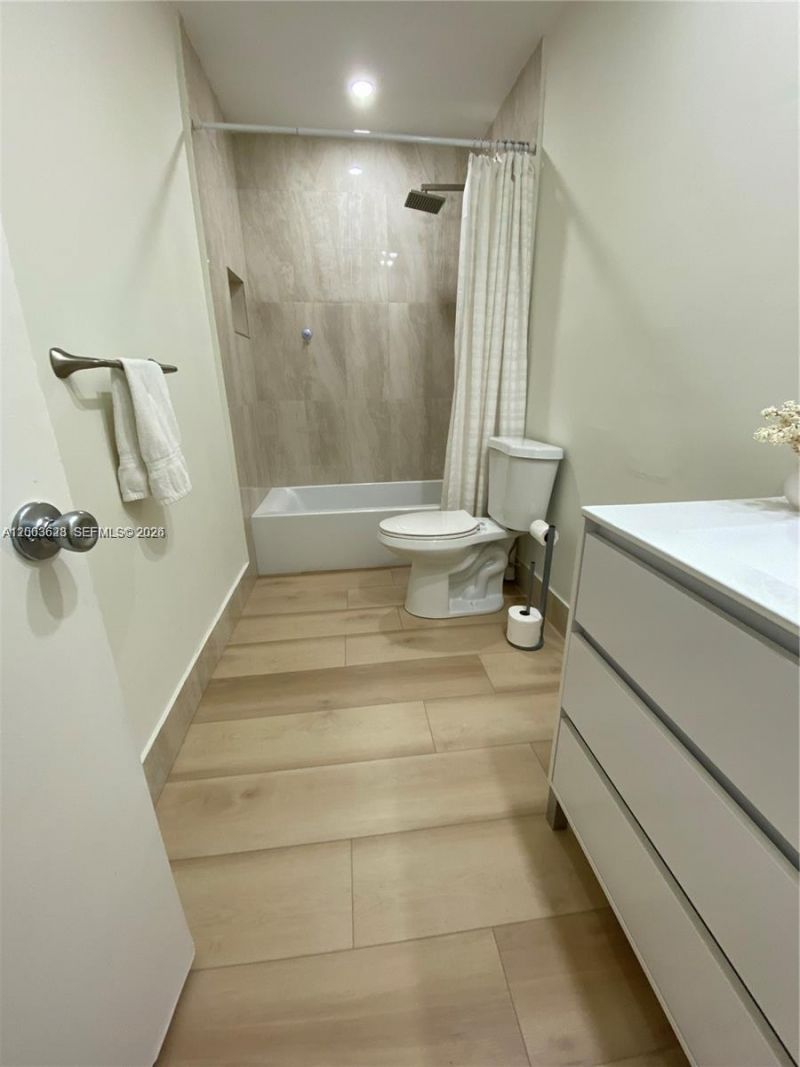 1200 Tallwood Ave, Unit 302, Hollywood, FL 33021 Photo
