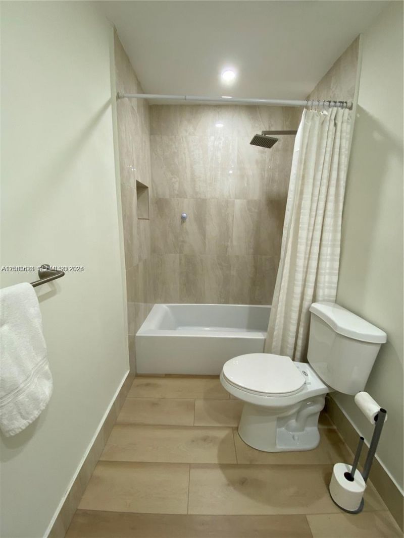 1200 Tallwood Ave, Unit 302, Hollywood, FL 33021 Photo