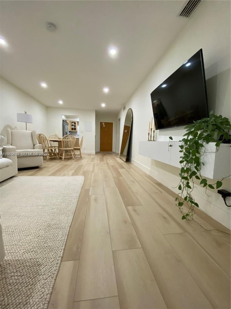 1200 Tallwood Ave, Unit 302, Hollywood, FL 33021 Photo