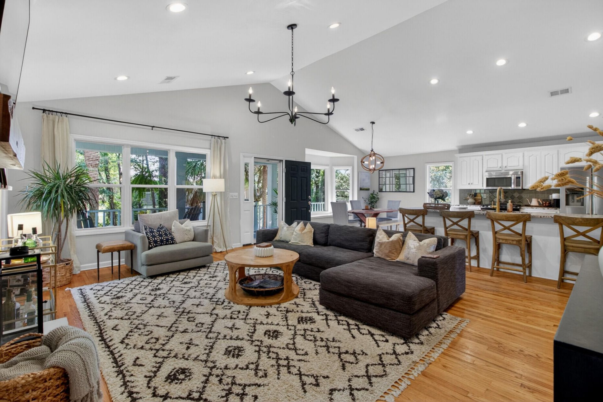 1526 Regimental Lane Photo 12