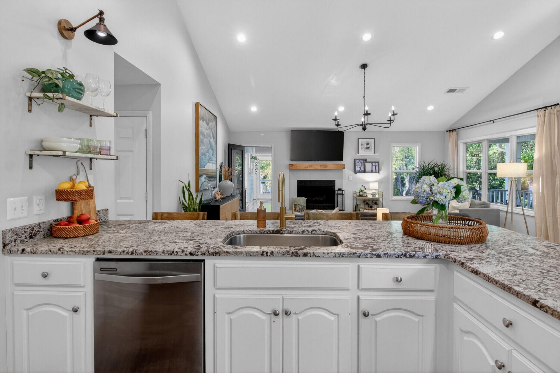 1526 Regimental Lane Photo 15