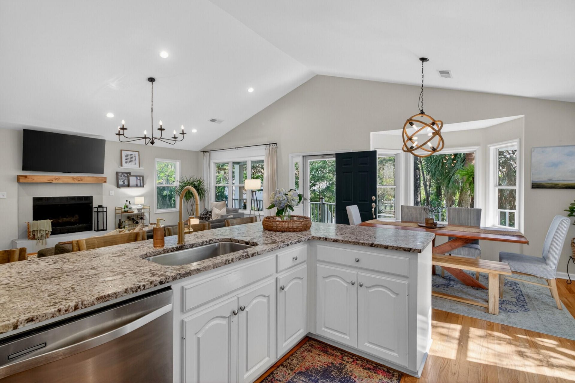 1526 Regimental Lane Photo 16