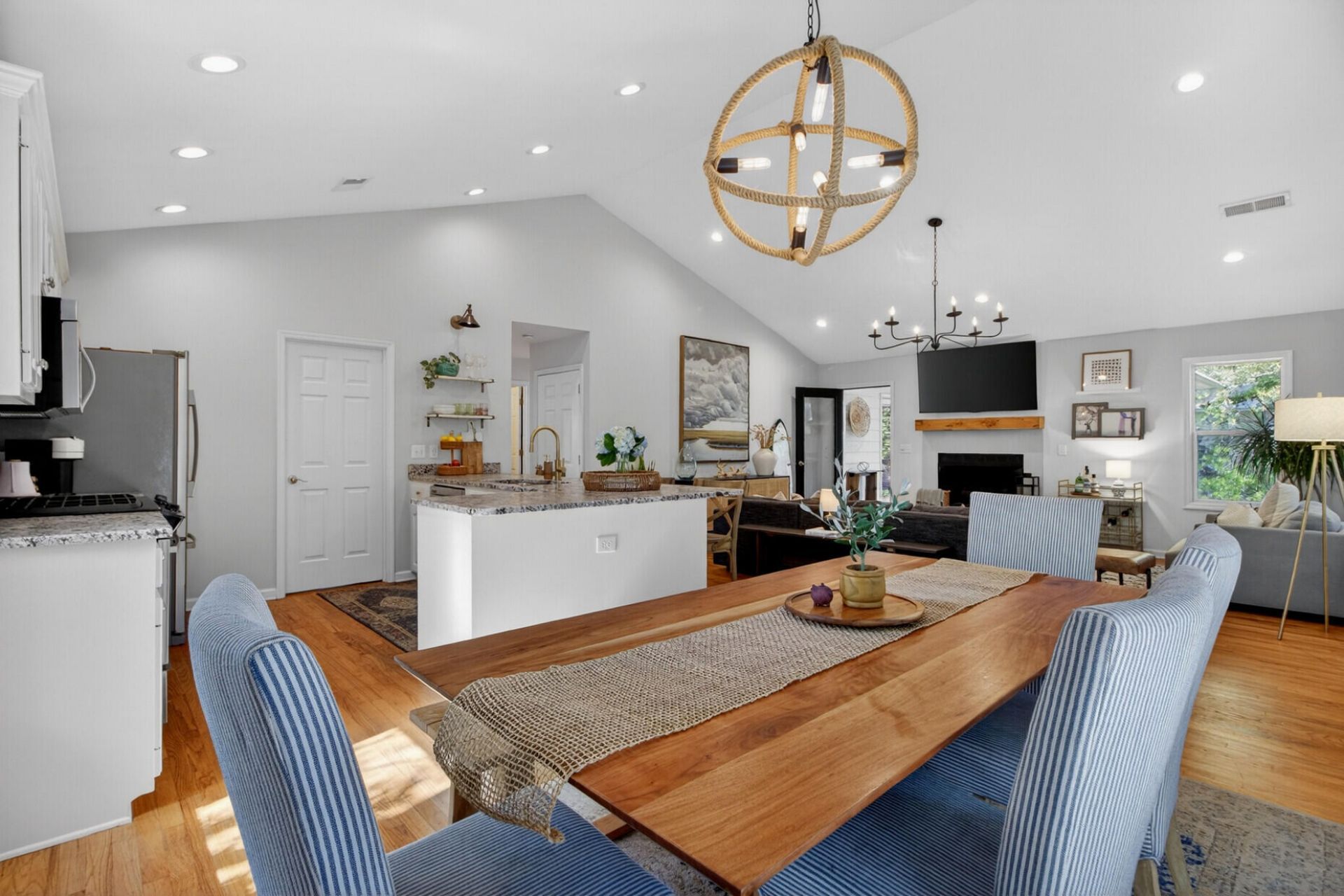 1526 Regimental Lane Photo 20