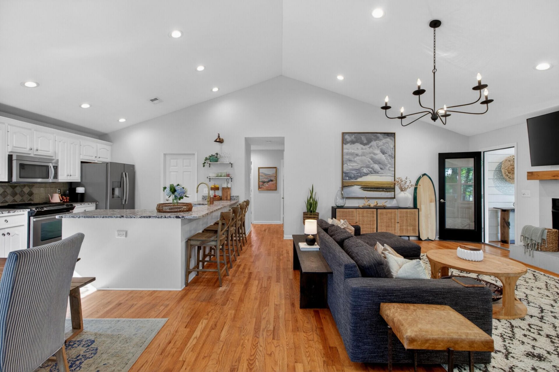 1526 Regimental Lane Photo 8