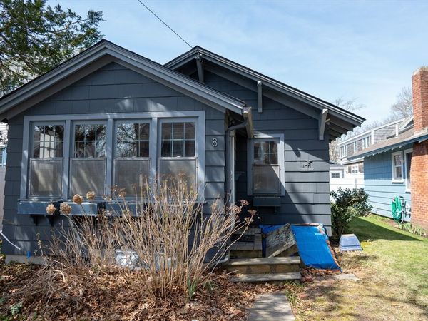 8 Essex Pl, Harwich, MA 02646