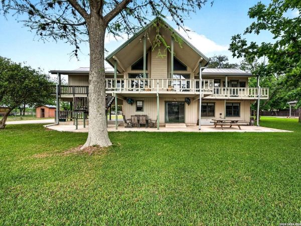 199 LAKESHORE DR S, Bandera, TX 78003