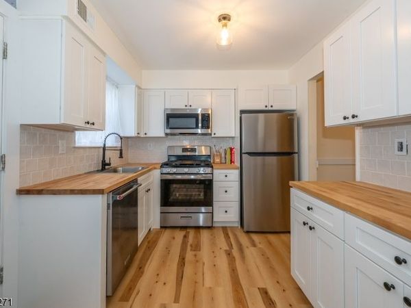 160 Cynthia Dr, Mansfield, NJ 07840