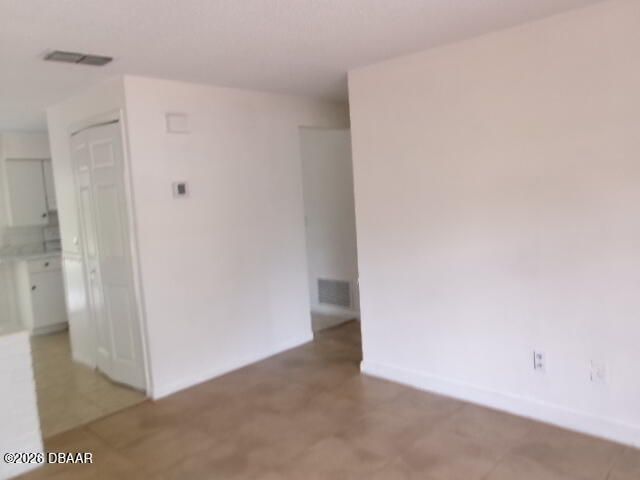 551 Cambridge Circle, South Daytona, FL 32119 Photo