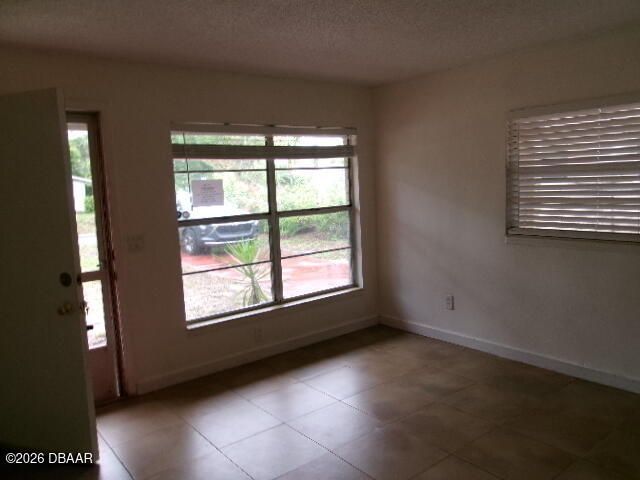 551 Cambridge Circle, South Daytona, FL 32119 Photo