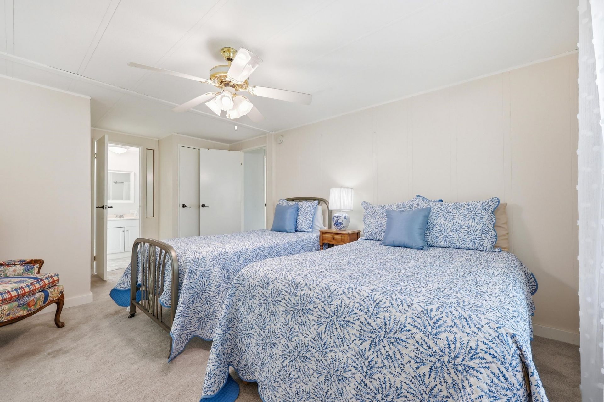 93 Burr Circle Photo 11