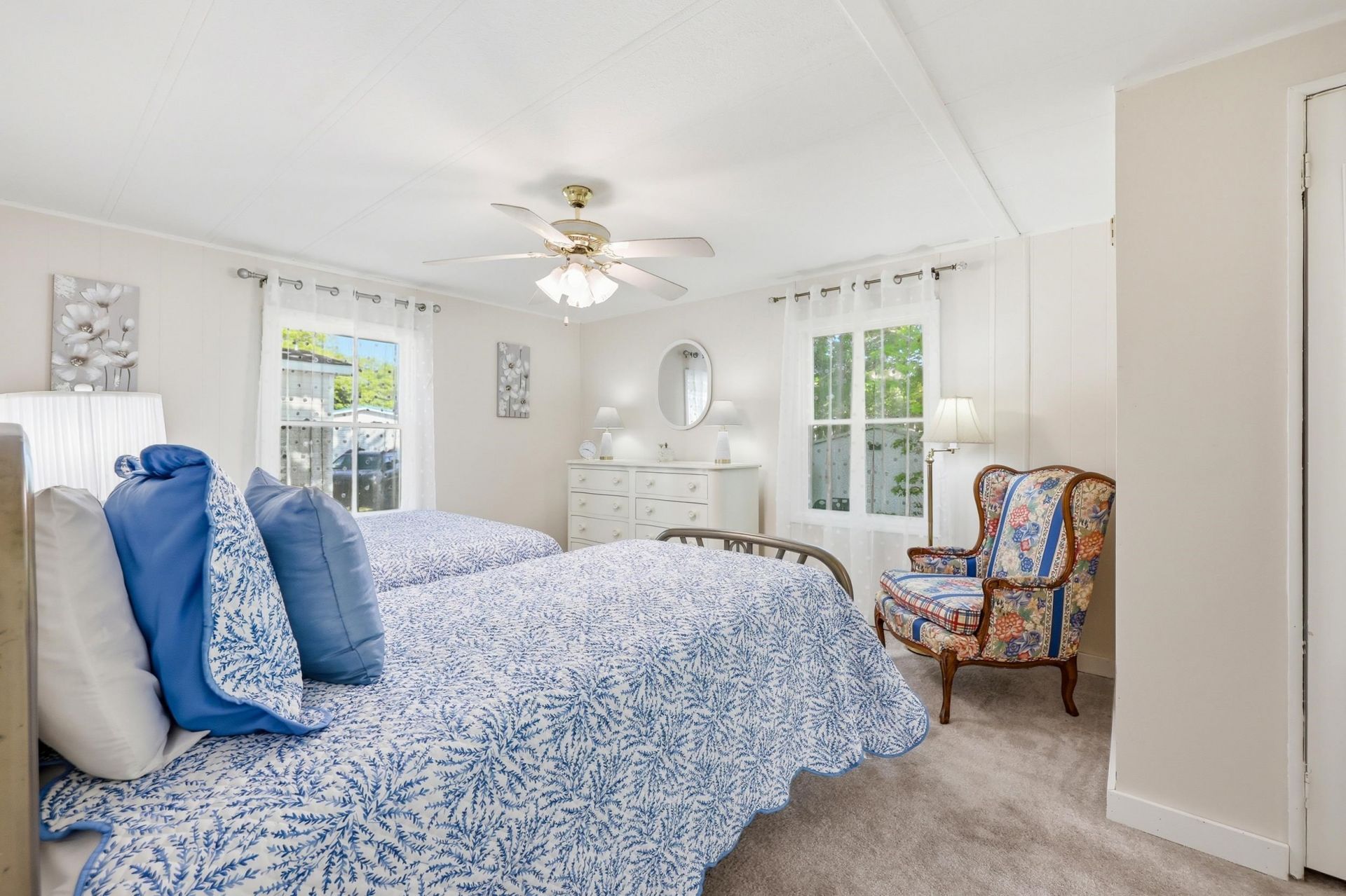 93 Burr Circle Photo 14