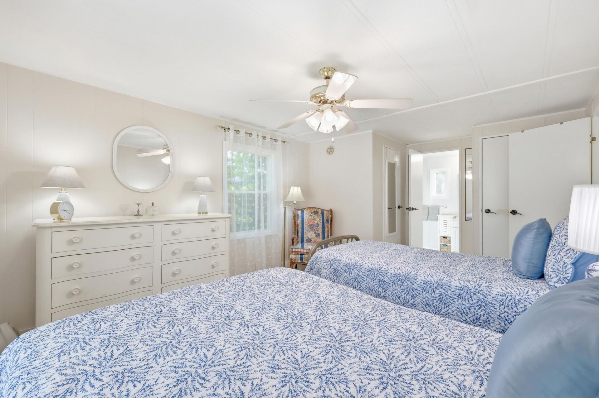 93 Burr Circle Photo 15