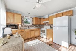 93 Burr Circle photo 4