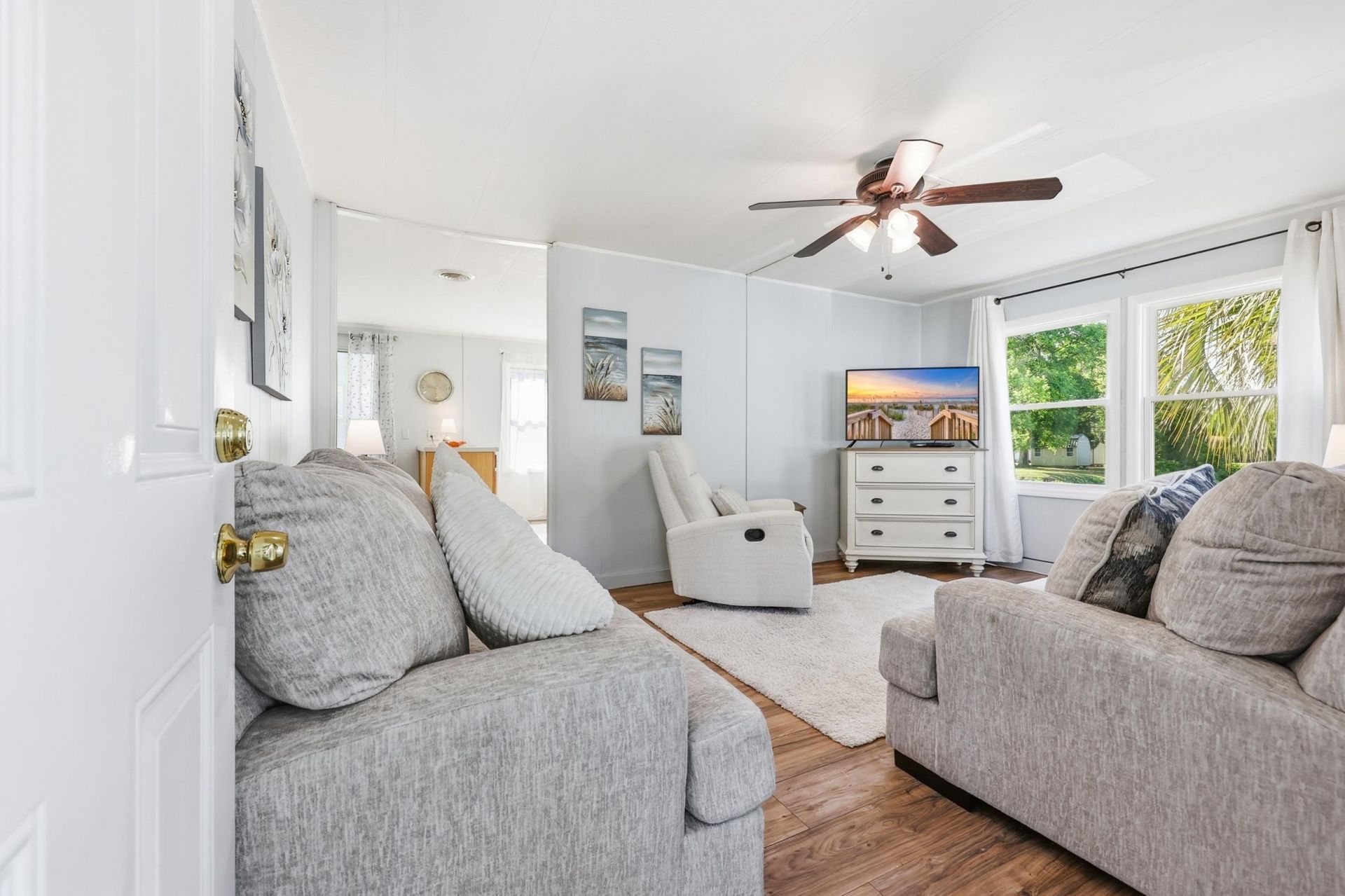 93 Burr Circle Photo 4