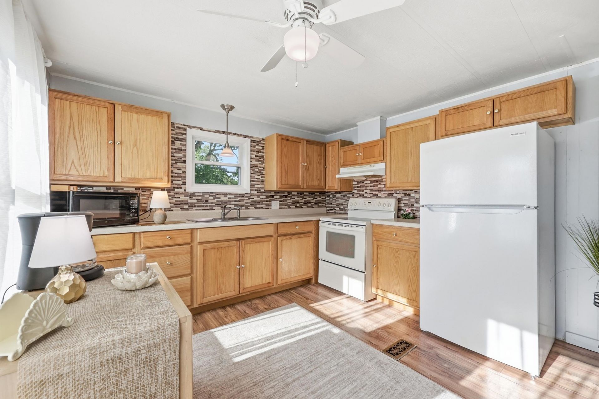 93 Burr Circle Photo 6