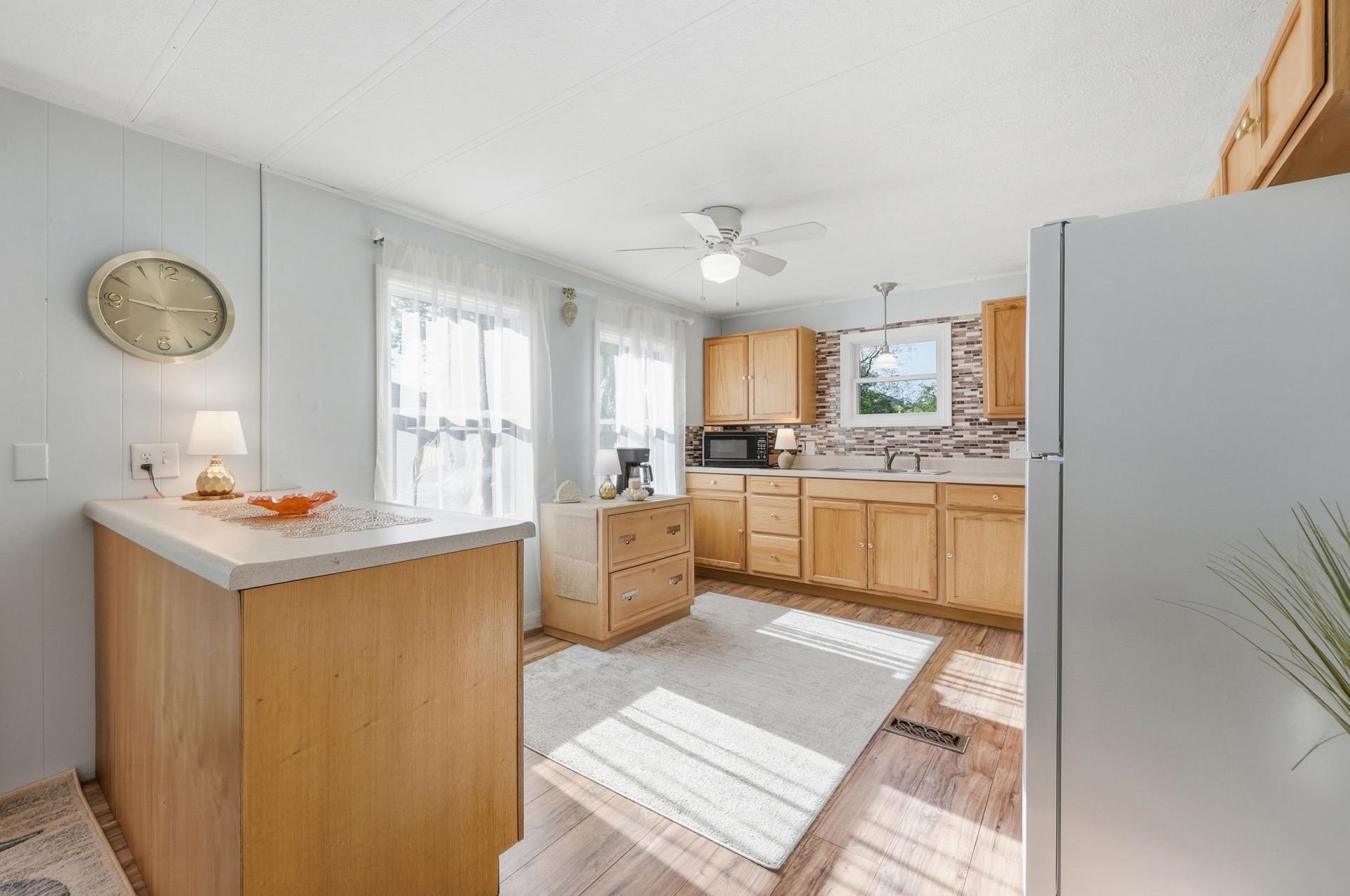 93 Burr Circle Photo 7