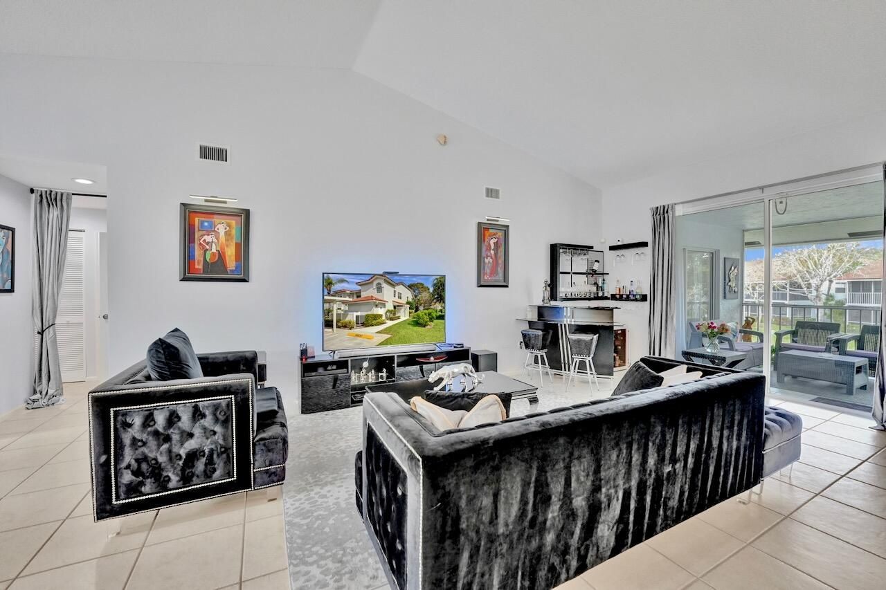 7669 Springwater Place, Unit 202, Boynton Beach, FL 33437 Photo